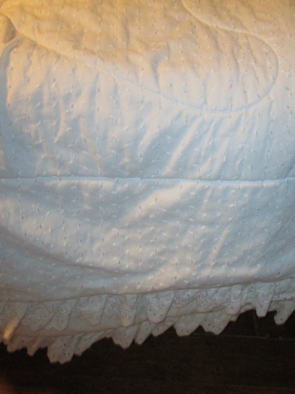 Vtg elegant cottage core total eyelet ruffled bedspread Springmaid Queen